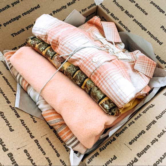 Instagram: @thatposhmom - Picture 2 of 10